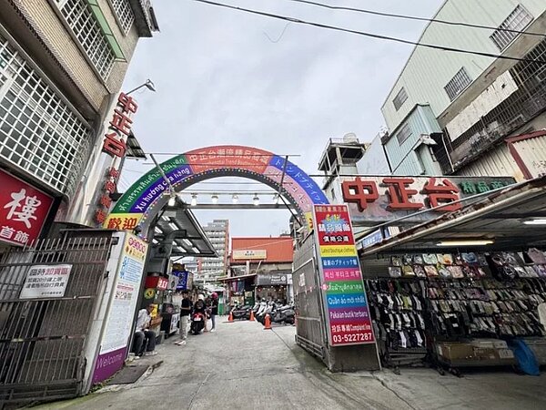 曾經風光無限的新竹市中正台觀光夜市管理人新竹市攤販協會，遭國有財產署中區分署控訴長期占用國土，新竹地院審理後認定協會確屬無權占有，判協會償還國土署3438萬元。記者黃羿馨／攝影