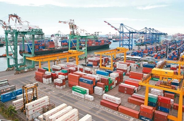 財政部公布6月出口399億美元,年增23.5%、連八紅,增幅為28個月來最大。 圖/聯合報系資料照