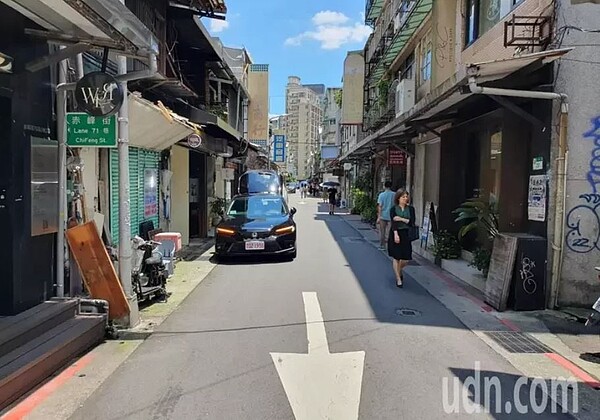 北市南西心中山商圈、赤峰街商圈鄰近捷運中山站與雙連站,近年發展活絡,卻傳出不少商家遭檢舉不符土管規定恐出走,甚至疑與投資客推都更有關。記者邱書昱/攝影