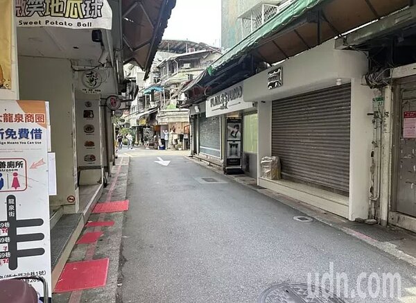 師大商圈近年來近年服飾、美容店家,實已遠多於餐飲店,但生意逐年下降,特別是在疫情當時業績下滑至9成,很多店家都撐不下去關門。記者洪子凱/攝影