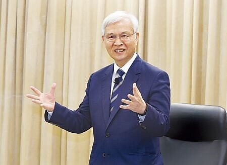 央行總裁楊金龍10日在立院財委會答詢明確表示:「我們情況與美國不一樣,目前沒有降息的規畫。」。圖∕本報資料照片