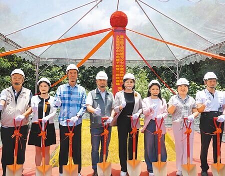 「雲林縣北港地區汙水下水道系統工程-水資源回收中心新建工程」10日舉行開工典禮,希望透過北港、虎尾水資源回收中心的完成,讓汙水下水道普及率突破10%。(張朝欣攝)