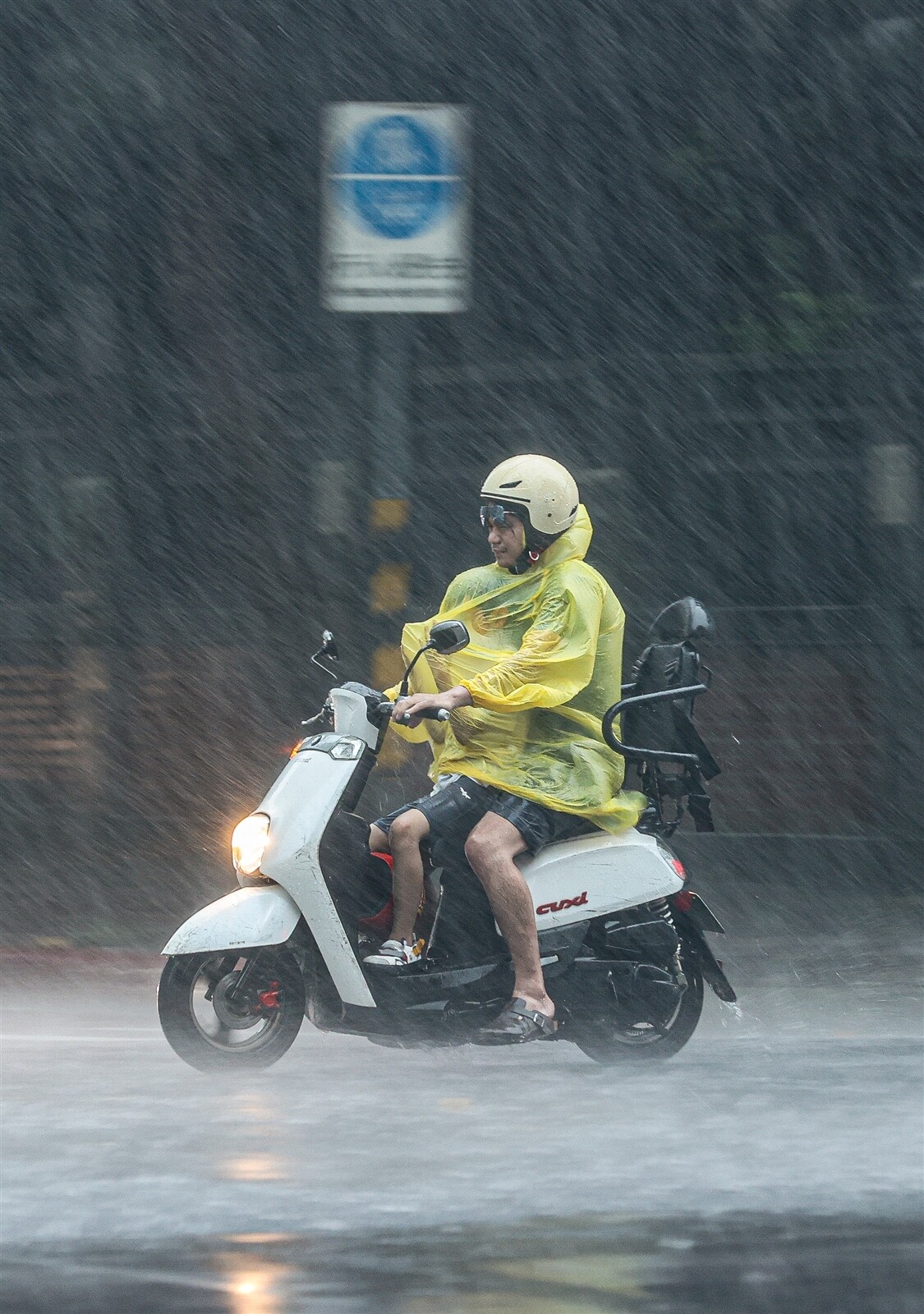 近期還是高溫跟強降雨都好發的天氣。記者曾原信／攝影 