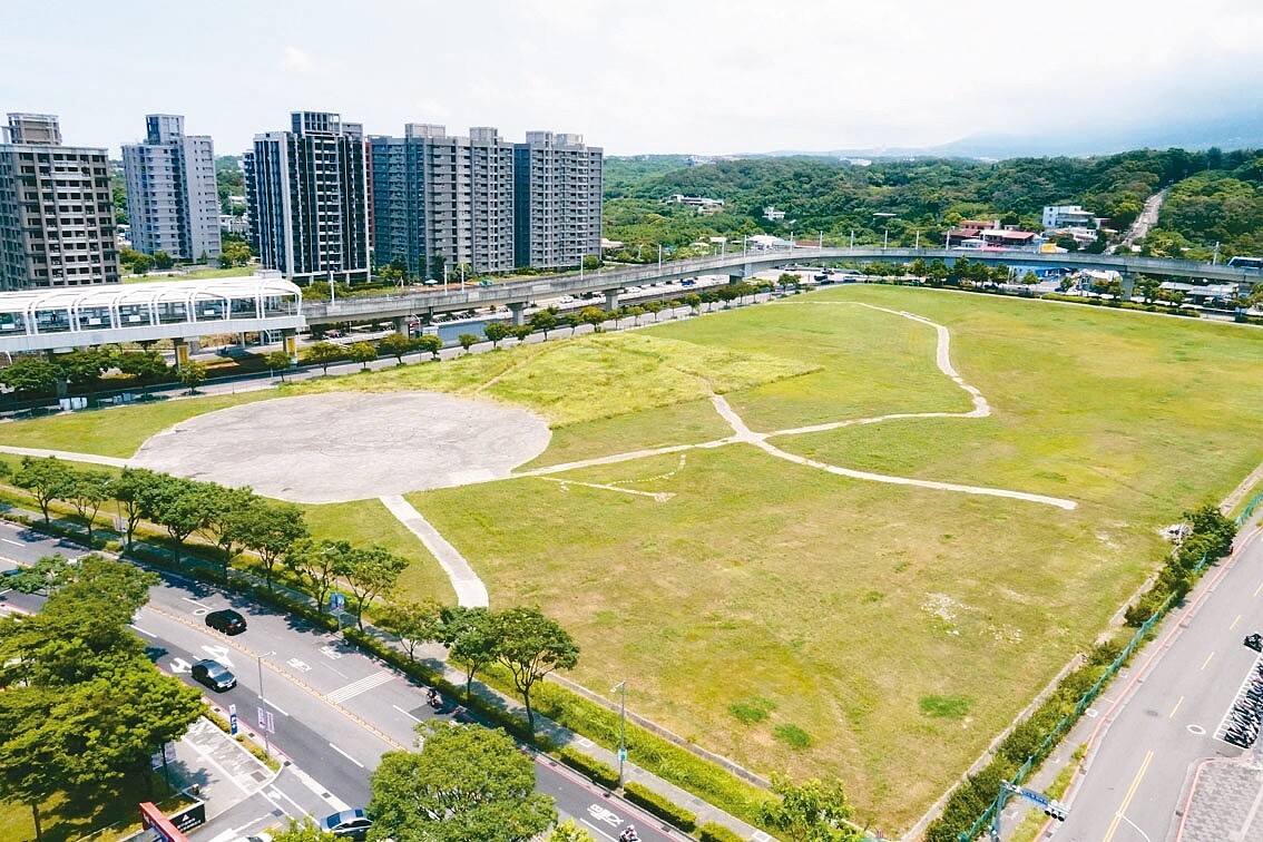 國土署與新北捷運局合作開發淡水行政中心站周邊，去年招標2次流標，將朝分期開發。記者劉懿萱／攝影 