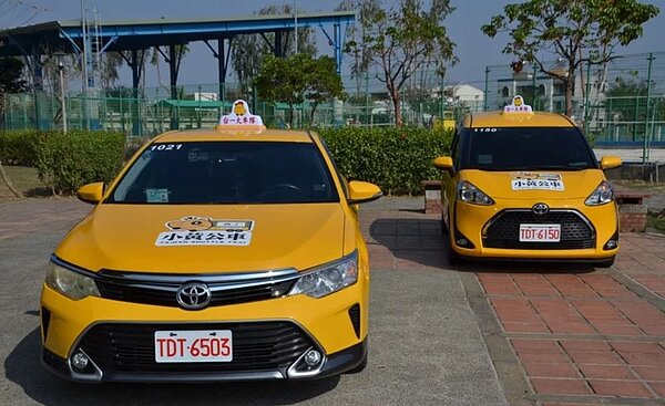 台南市推動大台南小黃公車邁入第5年,今年也持續擴大服務範圍,南市交通局近期完成第5期11條小黃公車新路線評選作業,預計今年第4季可陸續上線提供服務。圖/南市交通局提供