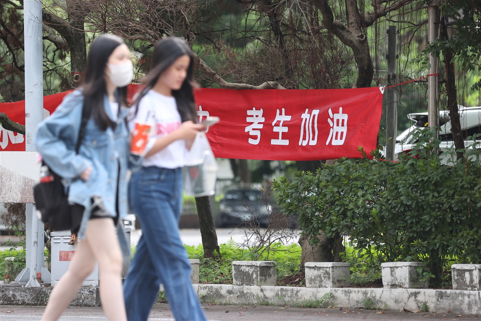 天氣高溫炎熱，要注意防曬、防中暑，避免熱傷害。記者許正宏／攝影 