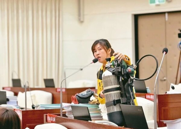 時力市議員蔡惠婷強調,大家要看的是清楚詳細的原始資料,而非再整理加工的簡要版本。圖/聯合報系資料照片