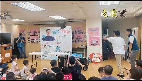 六合里里長陳盈和為里民舉辦為元小學堂。（圖／信義樂生活Ｘ有你有我）