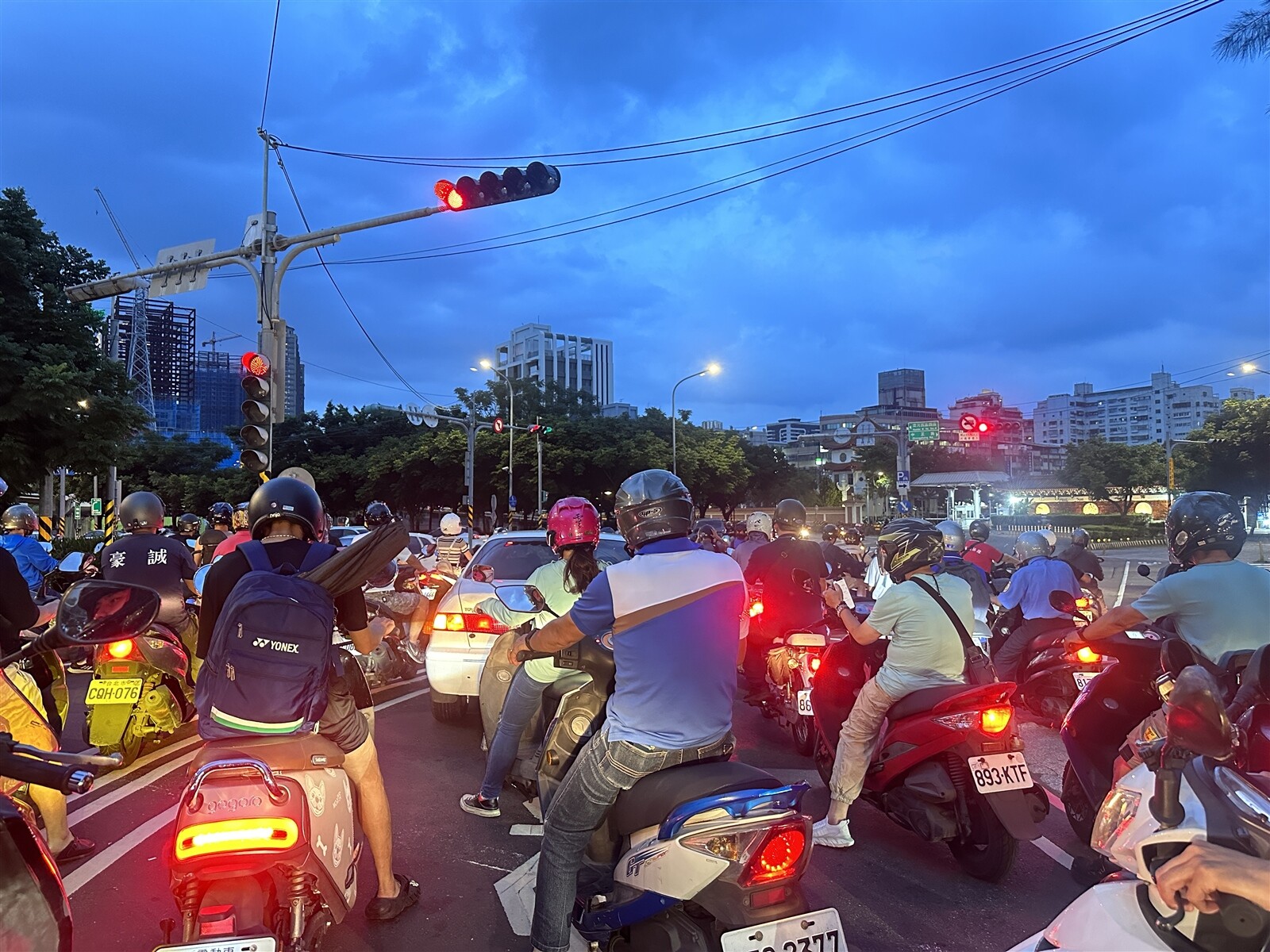 新北市板橋環河西路車流量大，尤其上下班尖峰時段更是壅塞。記者張曼蘋／攝影 