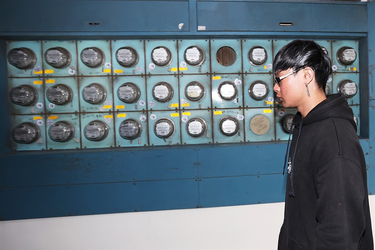 台灣租屋市場電費經常由房東以一度5元、8元等固定費率超收,內政部地政司因此修正住宅租賃定型化契約,要求房東不得超收電費否則最重罰30萬。本報資料照片