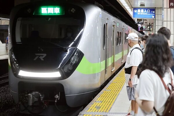 北市敬老悠遊卡、愛心悠遊卡目前搭乘台鐵,僅限於起迄站為北市4站之一,7月15日起擴大補助範圍至北北基桃宜轄內64站。
本報資料照片。