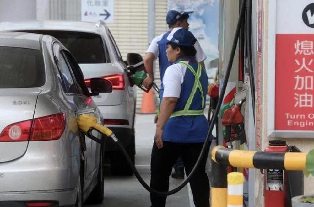 台灣中油宣布,15日凌晨零時起汽、柴油價格各調漲0.2元及0.1元。聯合報資料照片