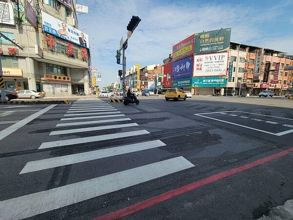 西門北安行人庇護島。圖/台南市交通局提供