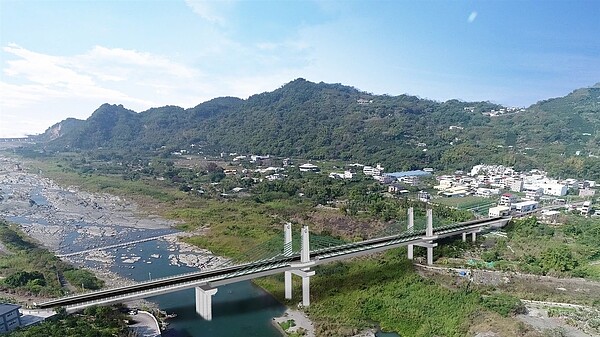 東勢區埤豐橋橋墩基礎工程近完成。圖/台中市建設局提供