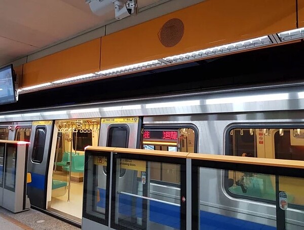 台北捷運公司員工於捷運南勢角車班休息室的沙發旁地板內拾獲毒品;圖為捷運南勢角站。圖/聯合報系資料照