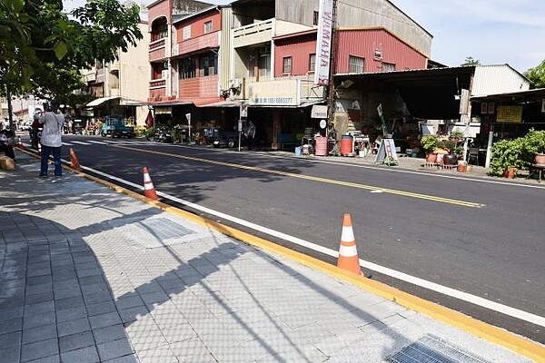 「東山黑曜金咖啡公路周邊觀光路線道路品質提升計畫」,合計5條路線、全長共34.85公里的道路已全面優化。圖/台南市政府提供