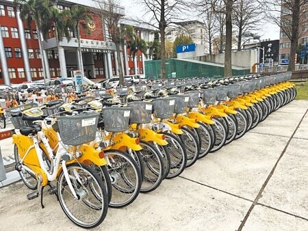 
桃園市公共自行車已從今年7月1日起，規定會員騎乘YouBike2.0E電輔車款皆須投保免費公共自行車傷害險、YouBike2.0則要完成投保意願調查。（蔡依珍攝）
