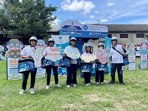 臺灣證券交易所於7月14日臺中驛鐵道文化園區舉辦的「校長兼撞鐘」演唱會,設置攤位宣傳防範金融詐騙觀念。(臺灣證券交易所提供)