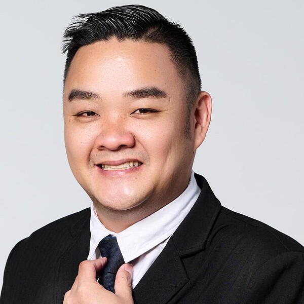 藝人林道遠在林口置產並當起在地房仲。圖/取自「林道遠&靜香'life」臉書