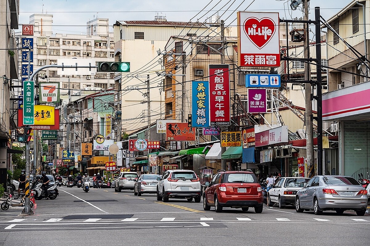 超重要!下斡旋「代表要買房」?怕被騙?專家曝「可退回買方」要件 南區與鄰近的13期重劃區相比,每坪價格少5~10萬元,加上享有完善且成熟的生活機能,區域房價的cp值顯而易見。圖/好房網News記者林和謙/攝