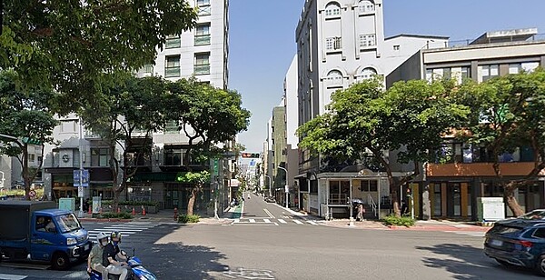 單價驚人!他買50年老公寓竟不議價 背後原因曝 有買方非常喜歡金山南路的一間公寓,最後他完全不議價,直接照賣方開價買下。圖/google map