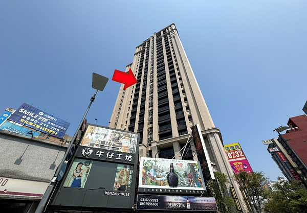 新竹搶房!9人擠現場「加價745萬」房價翻近1倍 屋主卻被爆超貸 新竹市社區「東城100」。圖/翻攝自台灣金服網站