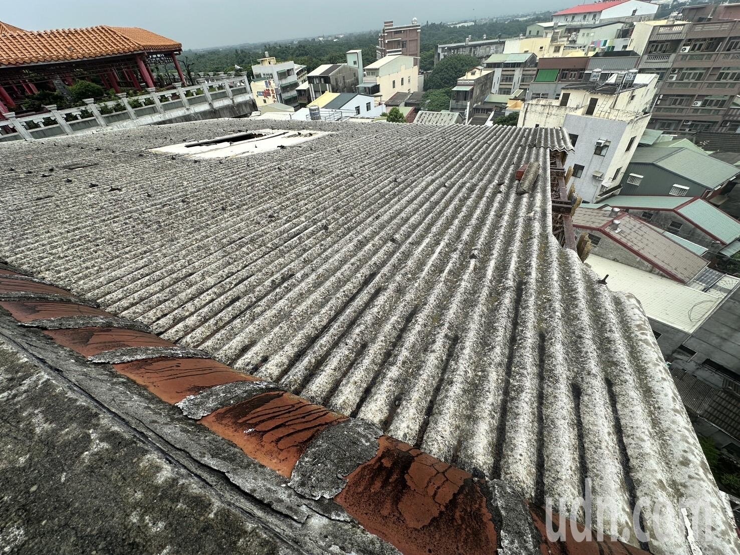 早年的石棉瓦是普遍的建材,雲林縣環保局即日起受理石棉瓦清運補助,可省去許多清運的麻煩和費用,嘉惠民眾。記者蔡維斌/攝影
