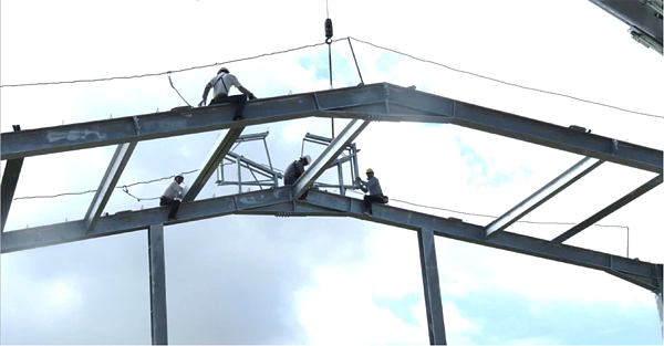 專家表示,台灣營造墜落職災高於其他先進國家,應執行更全面完善的建築物高風險安衛項目檢查。圖/勞安所提供