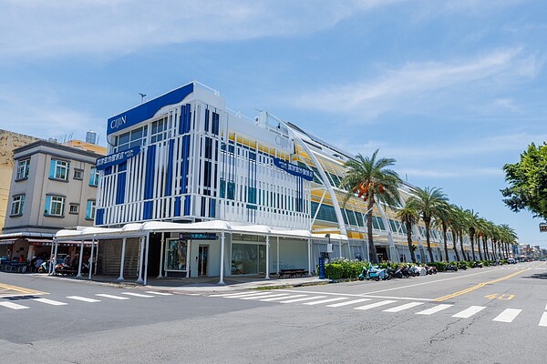 旗后觀光市場外牆已整修完工。圖／高雄市經發局提供