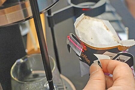 三商家購18日指出,上半年毛利率表現佳,主要是自有品牌「心樸市集」、「Simple Life」、「tgh」等新品上市,以及現做咖啡與茶飲挹注業績增長105%所致。圖∕吳泓勳