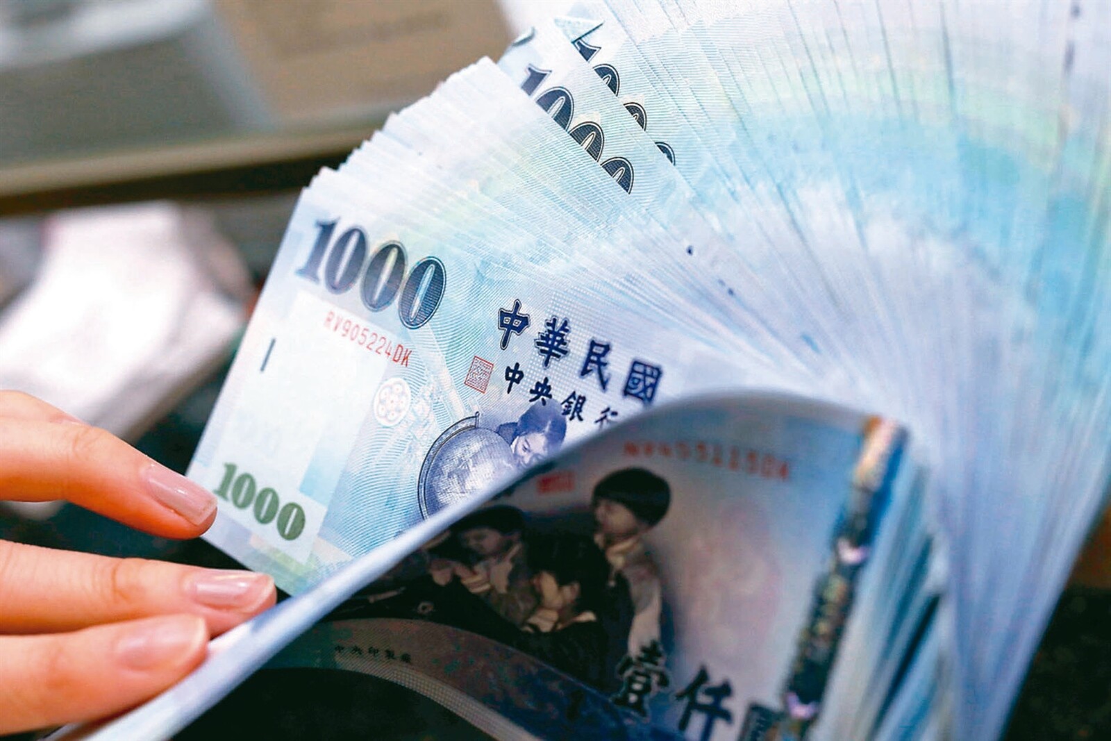 資深匯銀主管表示，台股指數今天盤中殺聲震天，不過外資實際匯出的量沒有想像中多，甚至還有一波外資逆勢匯入，外界推測是台積電（2330）法說會報佳音，吸引新一波熱錢進駐卡位。圖／聯合報系資料庫 