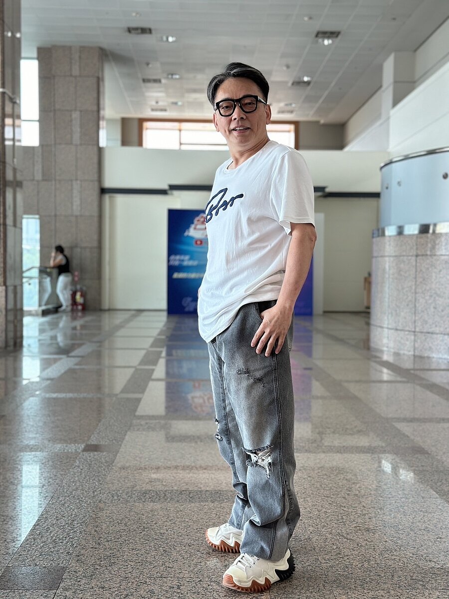 詹惟中瘦了一圈,神清氣爽赴電視台錄影。記者葉君遠/攝影