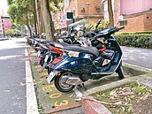 解決久占車位　新北增7捷運站周邊機車格收費