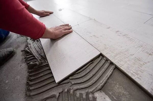 信義居家提出老屋翻修的三大基礎工程為電路、水管及地磚等。圖/信義房屋提供