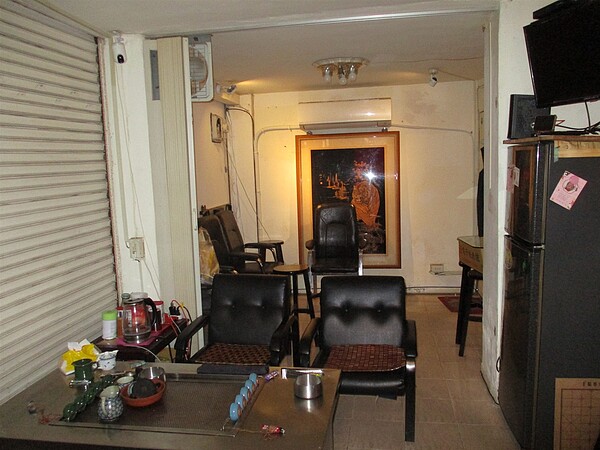 林姓義務人名下仁愛區公園街僅2.7坪的迷你房屋,經三拍程序後,在公告應買程序即由曹姓民眾以底價64萬元拍定,創下宜蘭分署拍定最小建物的紀錄。圖/執行署宜蘭分署提供