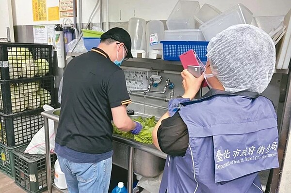 入夏後北市府加強稽查餐飲衛生。圖／台北市衛生局提供