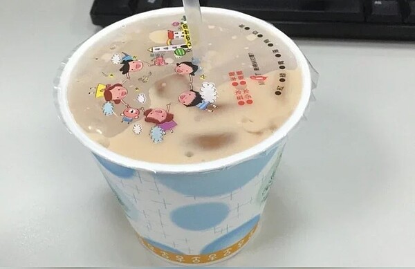 台灣早餐店大冰奶(大杯冰奶茶)有著一喝就會拉肚子的「都市傳說」。圖/聯合報系資料照