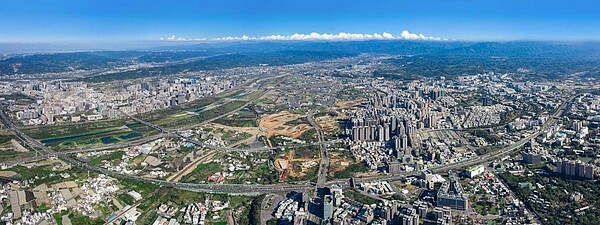 新竹縣市連通道路空拍照，含高速公路、慈雲路、東科路等。圖／交通處提供