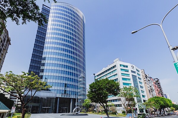 振業化工與高力國際以CAAM承德168大樓為例,共同致力於打造亞洲首個AI智慧建築,展現減碳節能的最佳實踐。圖/高力國際提供