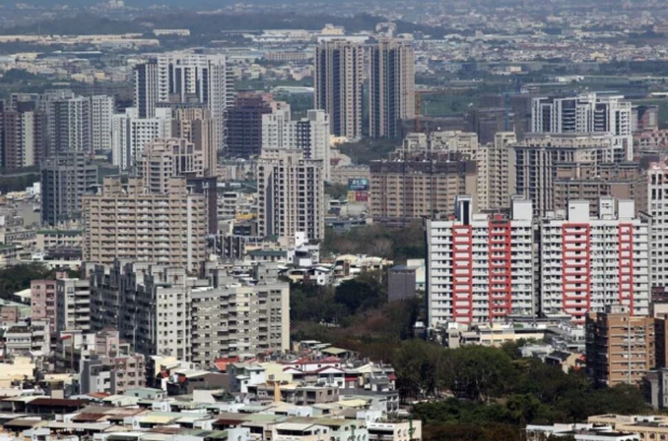 台積電高雄設廠帶動北高雄房地產，左營、楠梓，右昌一帶新建大樓越來越多。記者劉學聖／攝影 劉學聖