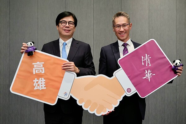 高雄市長陳其邁與清大校長高為元共祝合作順利。圖/高雄市經發局提供