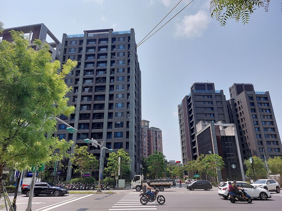 別太天真!交換房地產「無差額」免申報房地合一稅?他慘遭國稅局追稅 台北市的客戶賣掉北市公寓後,到重陽重劃區可以買2間新大樓產品,如今也享受到驚人的房價增值效益。圖/好房網News記者林和謙/攝