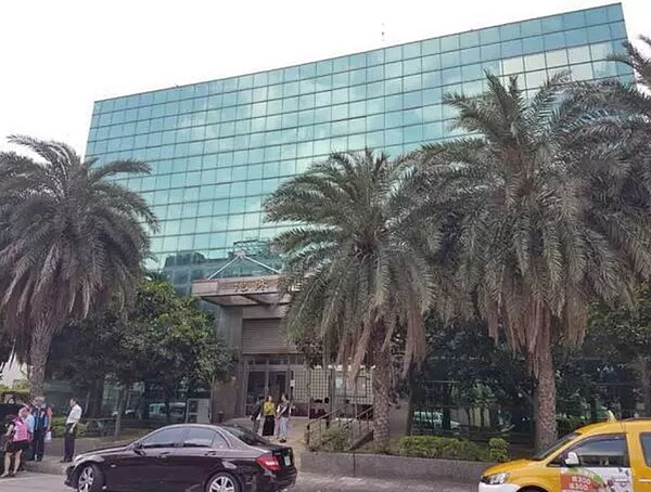 東海四季泳池2021年底歇業至今。圖/新北市議員鄭宇恩提供