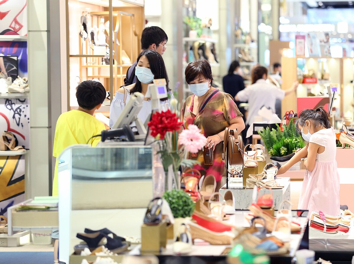台灣經濟研究院25日發布最新經濟預測,2024年國內經濟成長率為3.85%,較上次預測上修0.56個百分點。 圖/聯合報系資料照片