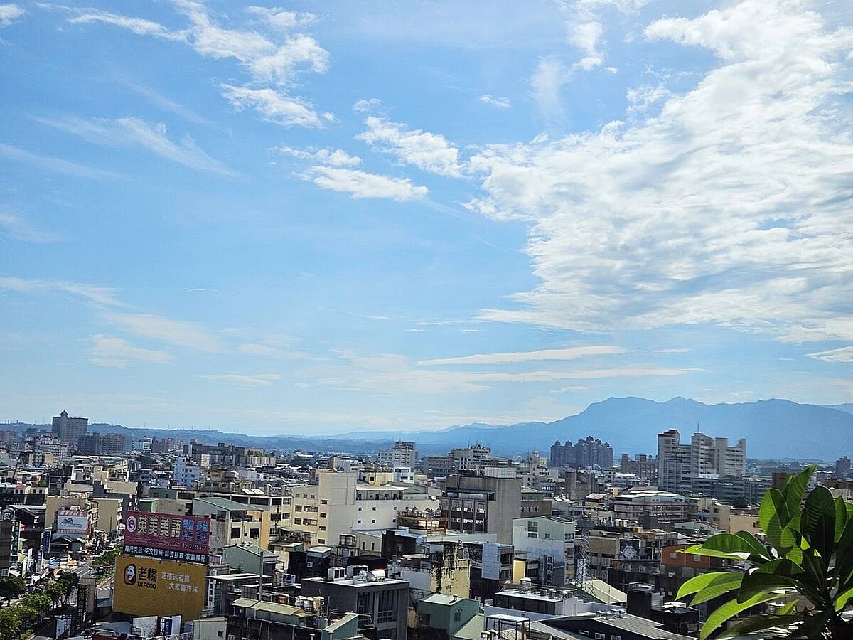 江智玄店東表示，嘉義市近年本地及外地的長期置產客大增，且嘉義市土地價格也逐年攀升。圖／好房網News記者林和謙／攝