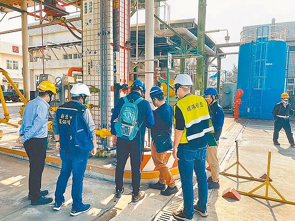 新北市空汙檢舉獎勵金制度2023年9月27日上路,新北市議會建議檢舉人如是公務員配偶、前配偶、三親等內血親或姻親應不予獎勵,環保局將於2024年底前完成修法。圖/新北市環保局提供