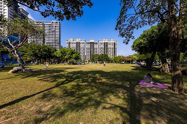 頭前重劃區內公園綠地多，具備完善的生活休閒空間。圖／現場提供