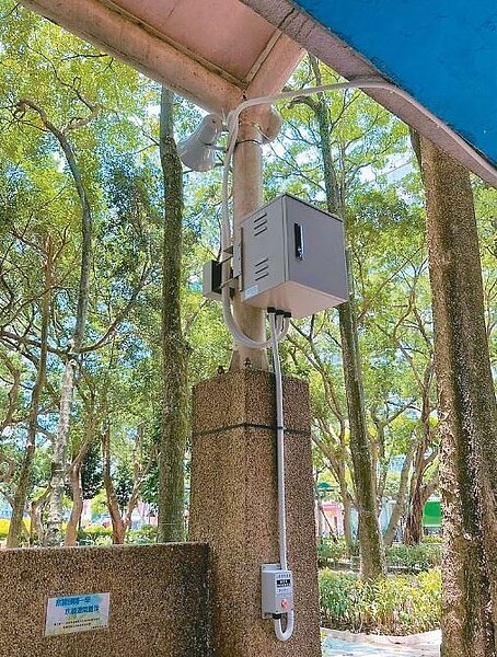 新北市在10個行政區共19座公園設置禁菸鈴。圖／新北市衛生局提供