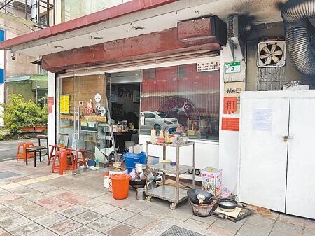 
台北市南港40年老店「鵝肉周」疑似爆發食物中毒事件，造成11人身體不適就醫。（黃敬文攝）
