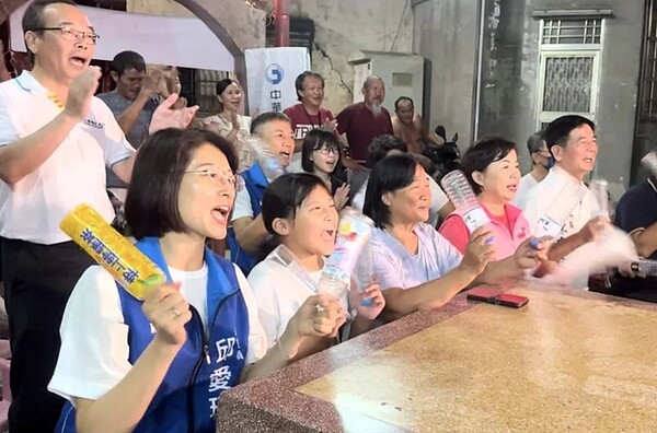 中華隊奧運選手楊勇緯是台灣柔道男神,在奧運比賽過程,台中后里鄉親一起看直播為他加油。圖/立委楊瓊瓔提供